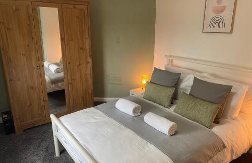 Montrose - Perfect Contractor Stay Own Driveway 3 bedrooms - Photo 3