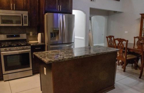 Heated Salt Pool, BBQ, Movie Projector, Stereo, Billiards Table, Arcade Game, Darts - Stone Sanctuary NW at Childrens Memorial Park, Pool Heat Optional - Foto 11