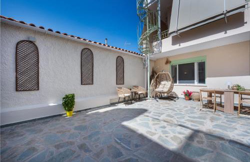 Central, Calm with Courtyard - Foto 38