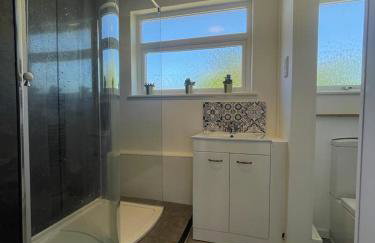 Baywatch Mawgan Porth Spacious Home sleeps 9, Games room, Parking & Garden - Foto 25