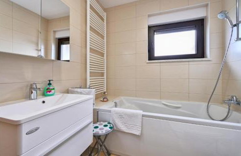 Gorgeous Home In Plesivica With Wifi - Foto 34