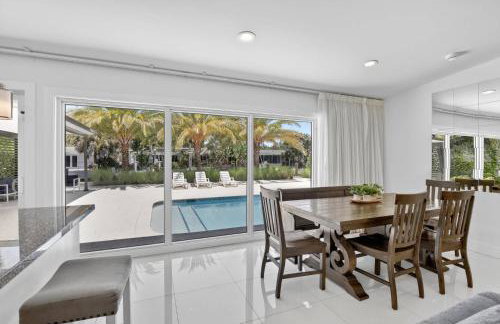 Waterfront Oasis with Private Pool - Foto 3