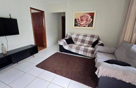 Casa ampla mobiliada com estacionamento para até 5 veículos - Foto 1