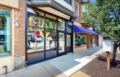 Steps to Dtwn and Rock River! Couples Retreat - Foto 16