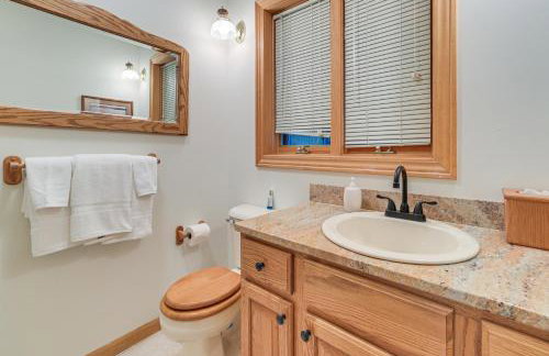 On-Site Trails and Private Beach! Lake Huron Retreat - Foto 17