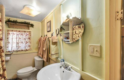 The Bunk House Historic Cabin Firepit Pet-Friendly Near Grand Canyon - Photo 11