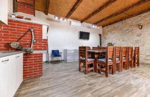 4 Bedroom Amazing Home In Prkos - Foto 6