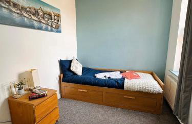 #56 4-Bedroom House Near Shops with Free Parking - Foto 22