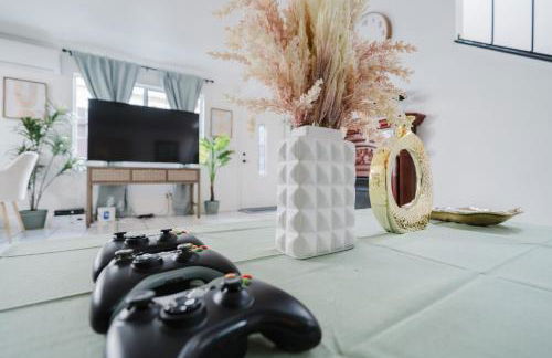 Entire Private Home with 4 Bedrooms 2 Bathrooms, Garage & Gated Yard, Near San Diego Gaslamp, Beach, Available Now - Foto 25