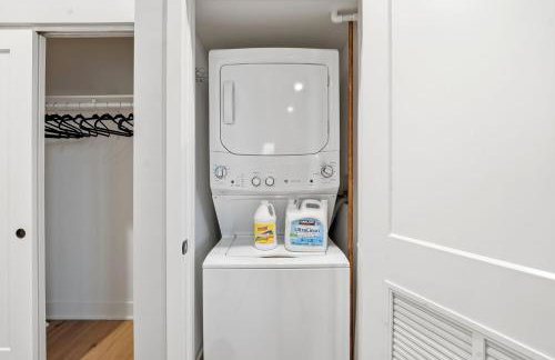 Edgewater Apt with Free Parking Gym Modern Living - Photo 35