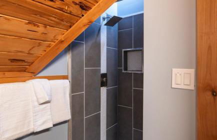 Timberline by AvantStay Stunning Chalet Cabin w Hot Tub Pool Table Home Theater - Foto 21