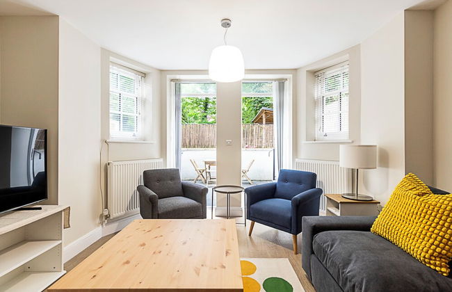 Charming and Modernised Edwardian Flat - Photo 12