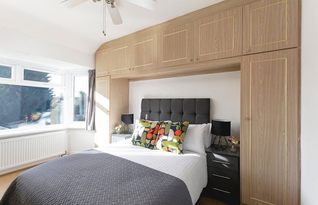 Skyvillion - Enfield 4bed House W Garden & Parking - Photo 22