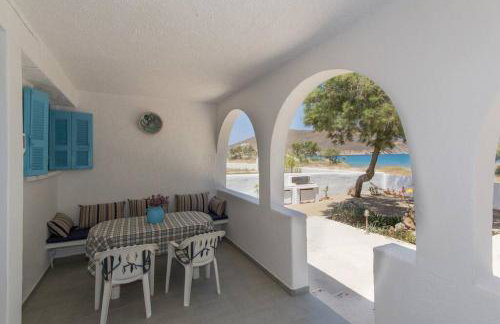 Wave Lullaby, Peaceful Beachfront Retreat in Paros - Photo 18