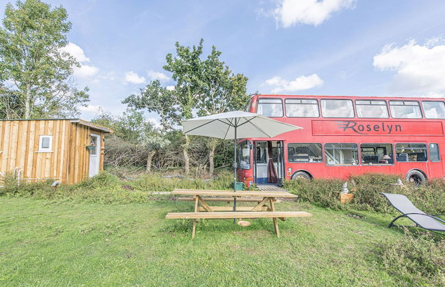 Double Decker Bus on an Alpaca Farm Sleeps 8 - Foto 60