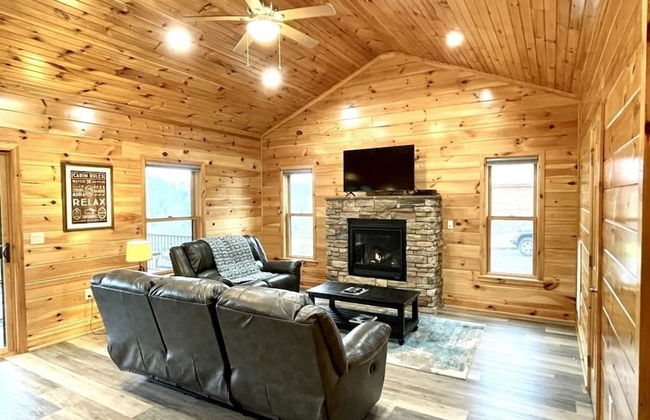 Peaceful family cabin near fishing with over 100 acres of mountain and field trails to explore! 2 Bedroom Cabin by RedAwning - Foto 7