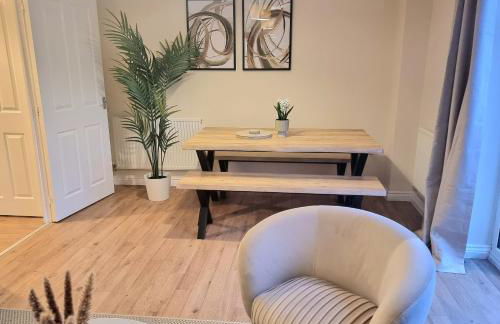 Stylish Spacious 4 Bed Townhouse near station with Parking & High Speed WiFi - Foto 39