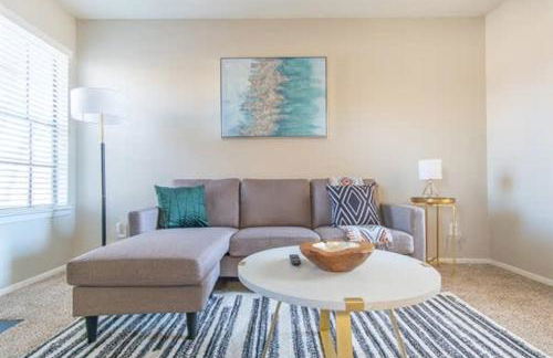 Boulevard Stays Serene 1BR King Suite with Pool Gym & Free Parking 01 - Photo 5