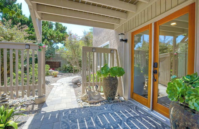 Serene Coastal Home Sleeps 8 1 Mile From Beach! - Foto 39