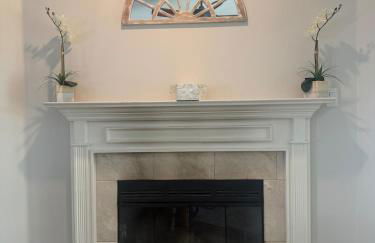 Ultimate Backyard Oasis, Heated Pool, Spa and Lake - Foto 10