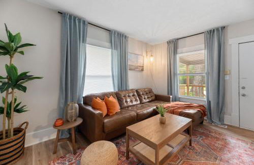 Beautiful 2 Bed 1 Bath home near College Hill - Photo 6