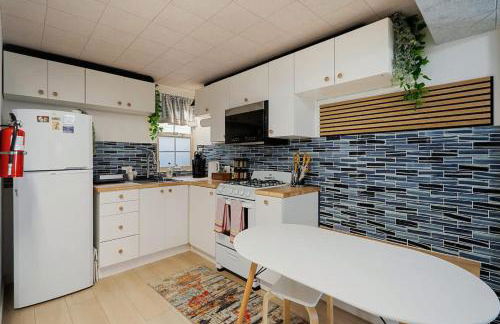 Beach Block 2-Bed with Coastal Palm Trees and Yard - Photo 3