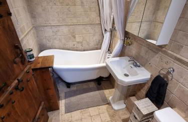 Cheerful, bright, cosy period cottage with hot tub - Foto 13