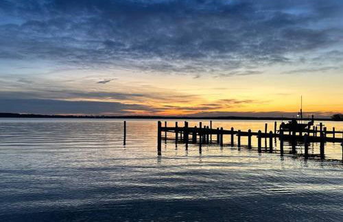 Waterfront Home with Private Beach, Stunning Views - Foto 76