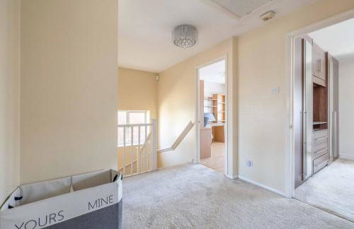 SPACIOUS 3 BEDROOM HOME - GREAT FOR FAMILIES! - By Tempstay - Foto 17