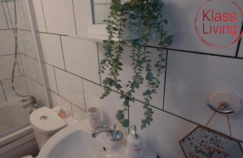 One Bedroom Apartment by Klass Living Serviced Accommodation Bellshill - Mossend Apartment with WIFI and Parking - Foto 35