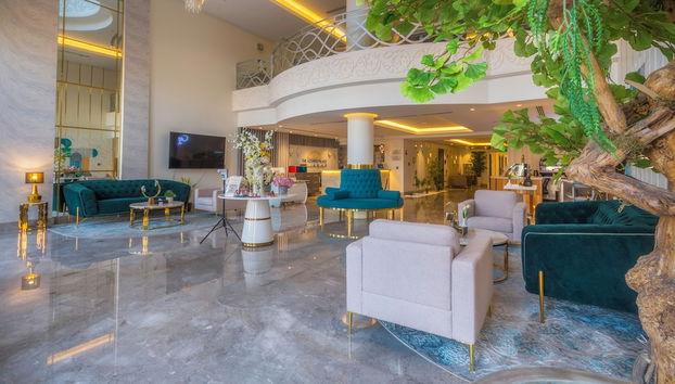 Coin salon dans le hall