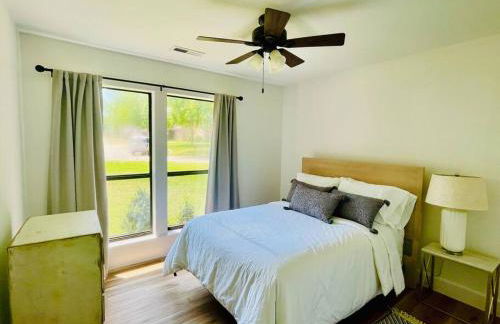 Fayetteville Retreat - Centrally located - Next to Washington Regional Hospital - Photo 11