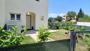 Apartment Tanya with jacuzzi - Photo 3