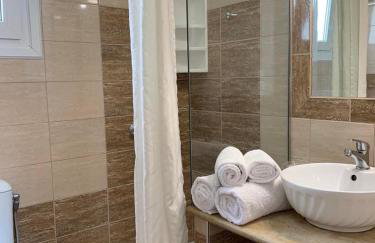 Yolanda Studios - Photo 13