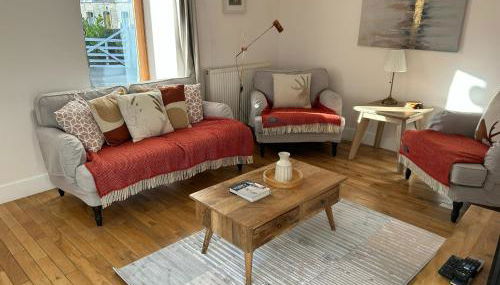 Converted coach house with parking in Pittenweem - Photo 3