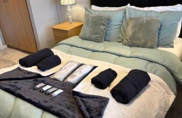 The Lodge - Photo 13