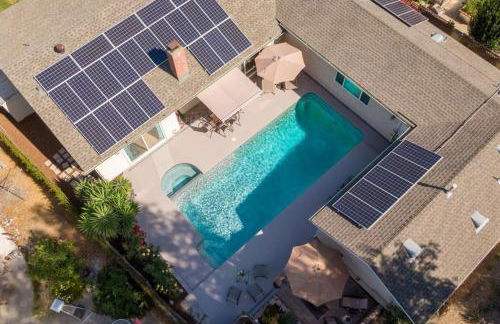 Stunning 4 Bedroom 1 Level- Pool, Spa, Grass Yard, Fire Pit, Garage, BBQ - Foto 16