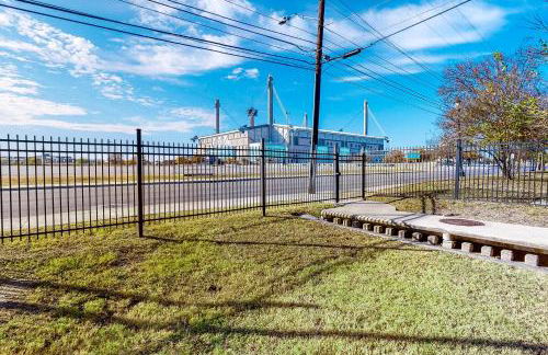 Welcoming home walkable to Steps of Alamodome & riverfront & near River Walk - Foto 20