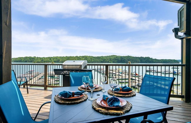 Luxury Lakehouse - Photo 73