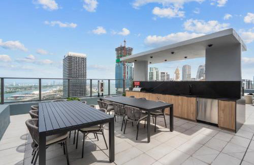 Downtown Condo with Den and Pool Access - Foto 45