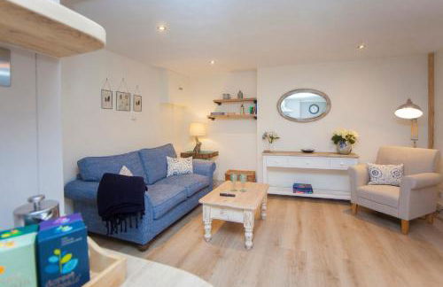 STABLES Stylish comfortable peaceful cottage with parking and outdoor space - Photo 17