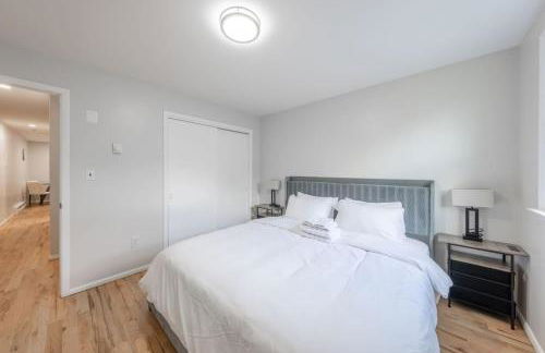 Modern 2BR 8 mins to Penn Station with WiFi and Laundry - Foto 11