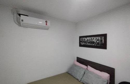 APT Completo - Suíte - 2 Ar-condicionados, Wi-FI, Piscina, garagem, portaria - aconchegante - Foto 11