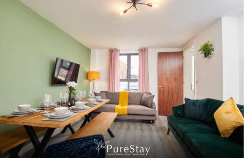 Stylish 5-bedroom Manchester Retreat Sleeps 9 by PureStay - Foto 1