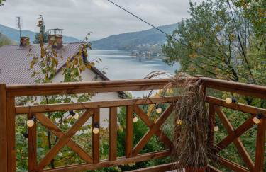 Domek nad jeziorem w górach - Foto 2