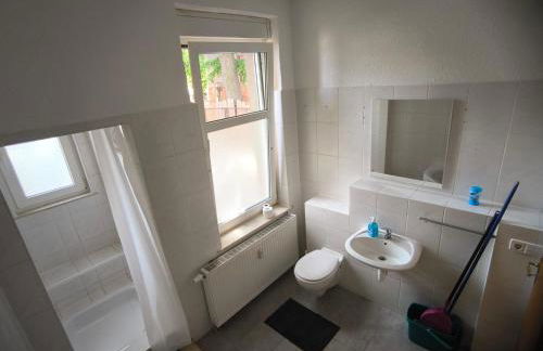 Preiswerte Apartments für Monteure, WLAN, Smart-TV & kostenfreie Parkplätze - Foto 18