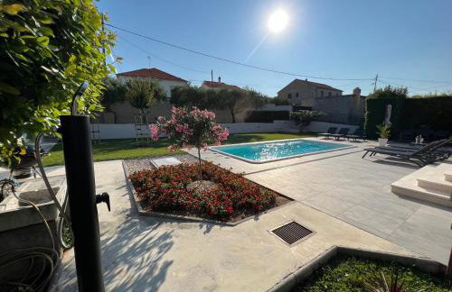 Tony's house in garden - Photo 42