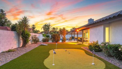 Modern Escape with Pool Ping Pong & Putting Green - Foto 5, Garden, Garden view