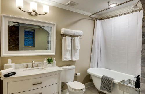 Walk to OTR! Hot Tub and Movie Room at Cincy Condo - Foto 15