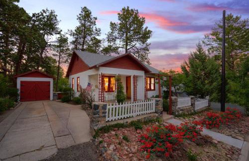 PRIVATE HOME Walk to Downtown CHERRY BLOSSOM COTTAGE Hot Tub SLEEPS UP TO 6 GUESTS - Foto 22